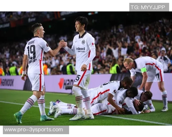 查韦斯收到多份租借报价但更倾向于继续留在拜仁发展